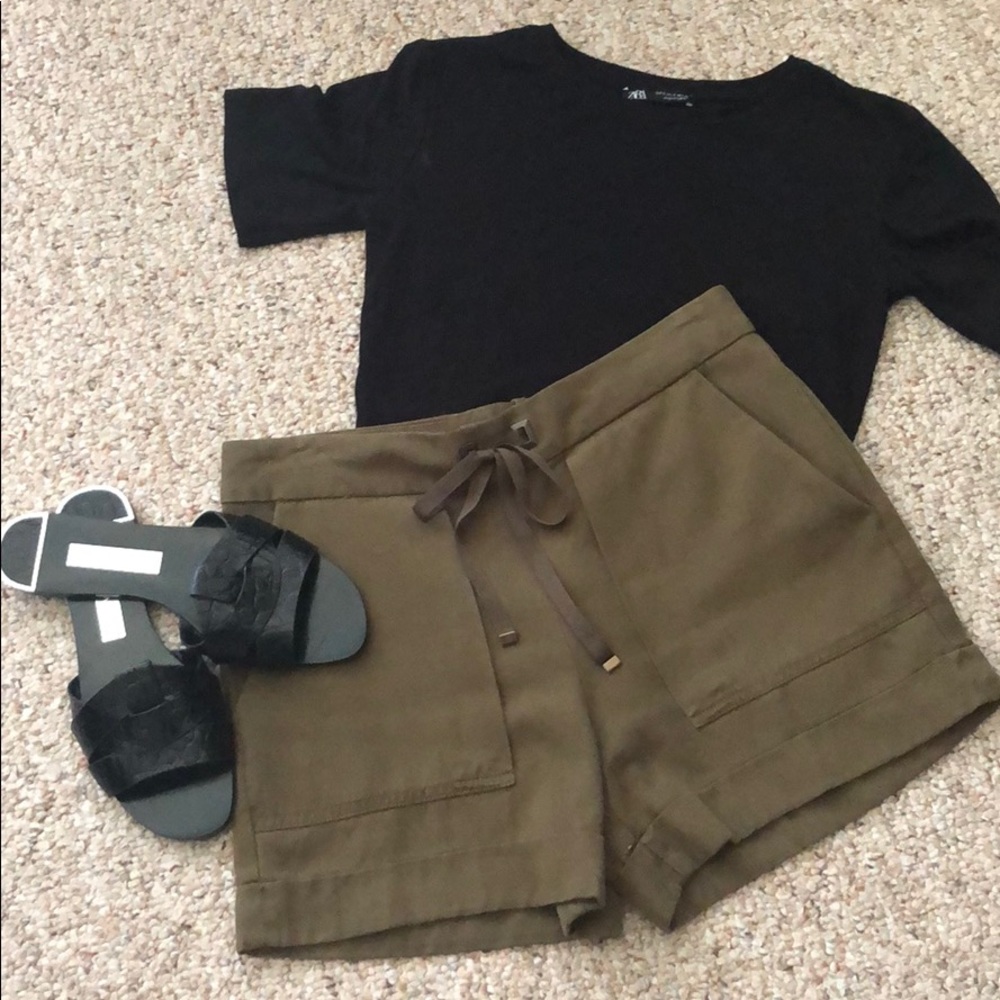 Zara Z1975 Khaki dress shorts. Gorgeous!!!!